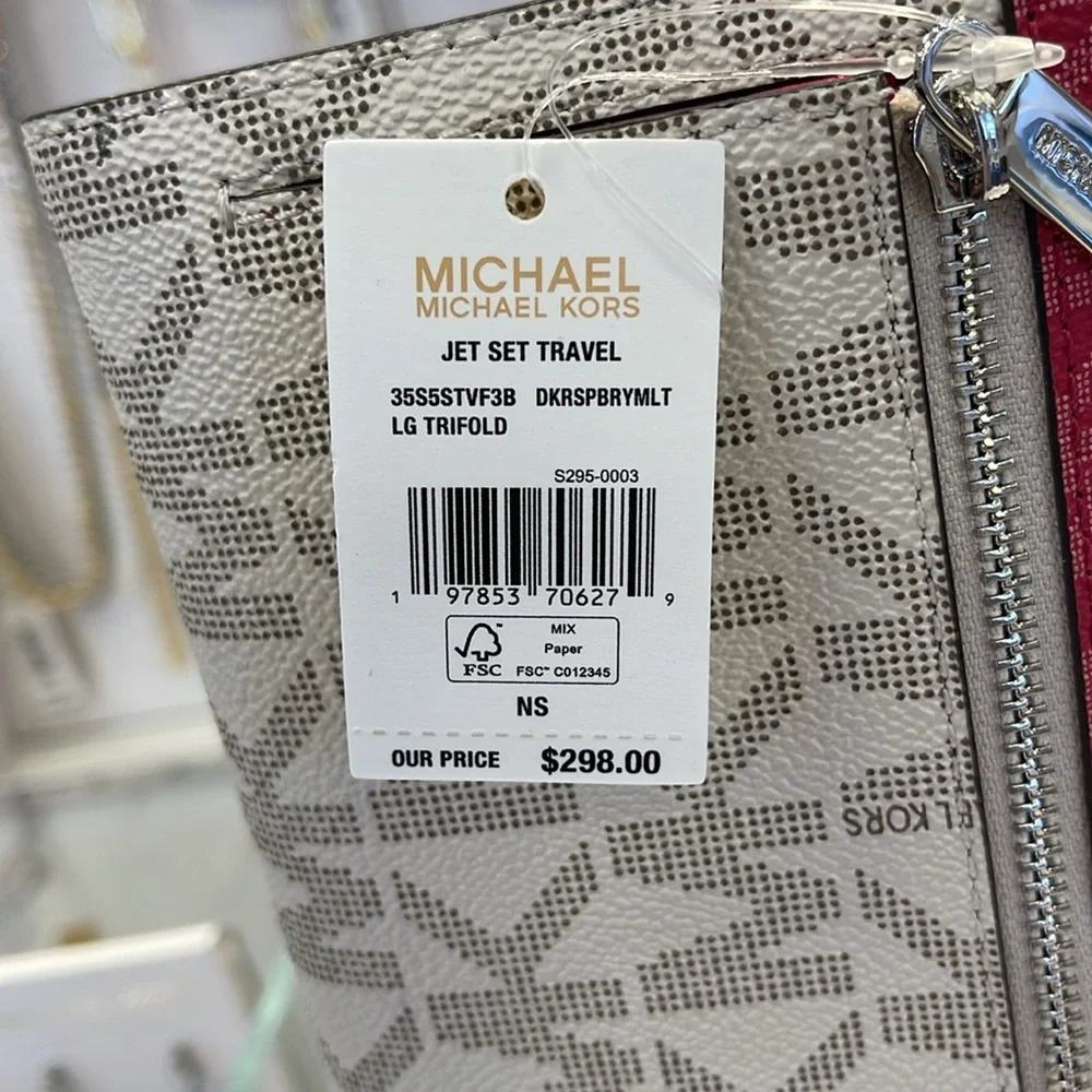 MICHAEL KORS Jet Set Travel Signature Logo Tri-Fold Wallet
DARK RASPBERRY MULTI - Picture 12 of 16